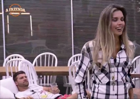 A Fazenda: Flávia Viana exibe 'barriguinha de grávida' e Marcelo Ié Ié reprova