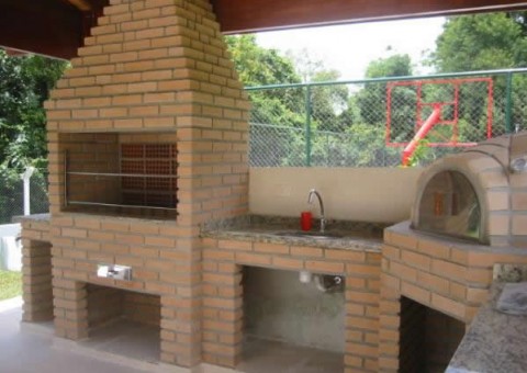 Corpo de homem é encontrado dentro de churrasqueira de casa