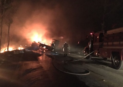 Acidente em rodovia mata quatro pessoas carbonizadas e deixa cinco feridas