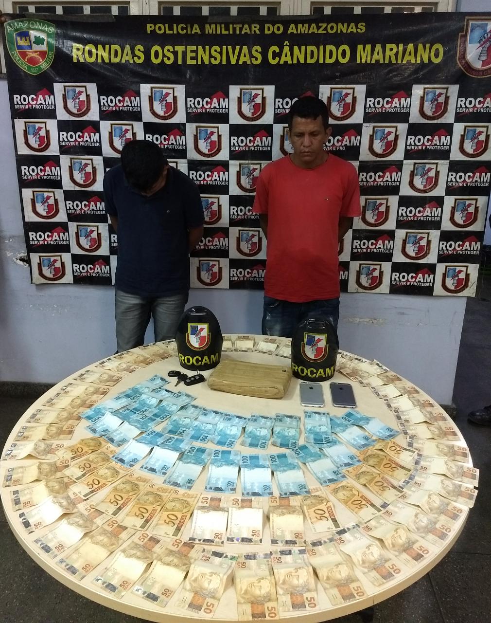 Em carros de luxo, homens são flagrados vendendo drogas em Manaus