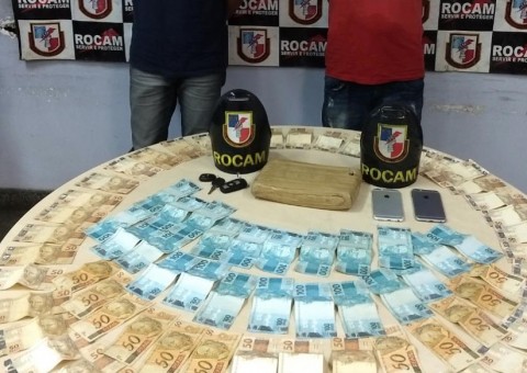 Em carros de luxo, homens são flagrados vendendo drogas em Manaus