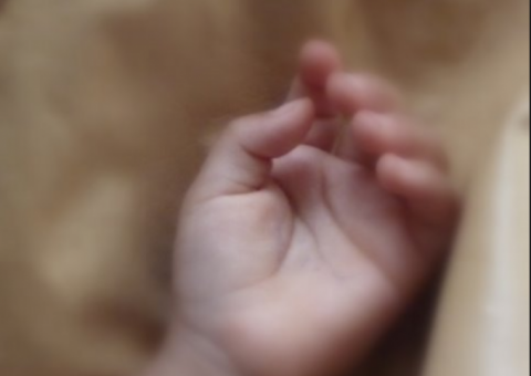 Bebê de um ano e oito meses morre em incêndio causado por vela 