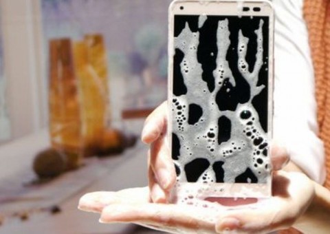 Empresa lança primeiro celular lavável do mundo