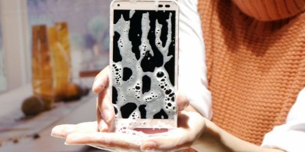 Empresa lança primeiro celular lavável do mundo