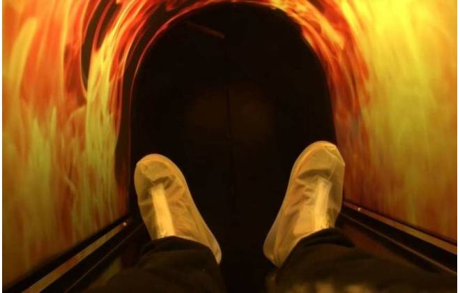 Família crema corpo de parente, que aparece em casa horas depois