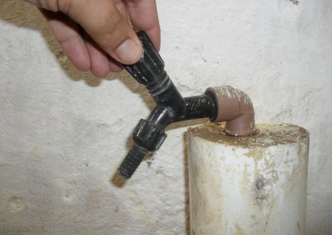 Em Manaus, moradores do Petropólis denunciam que estão sem água há sete dias