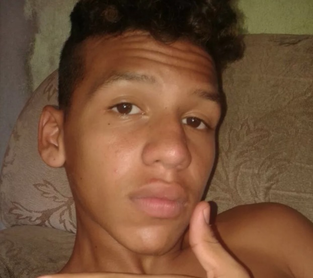 Adolescente é esfaqueado e morto por vizinho descontrolado em Manaus