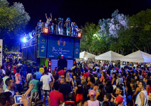 Público participa de votação para escolha de artista para o Boi Manaus 2017