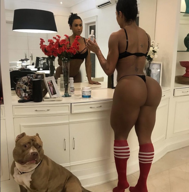 Gracyanne Barbosa revela quem é a pessoa por trás de suas fotos de micro calcinha