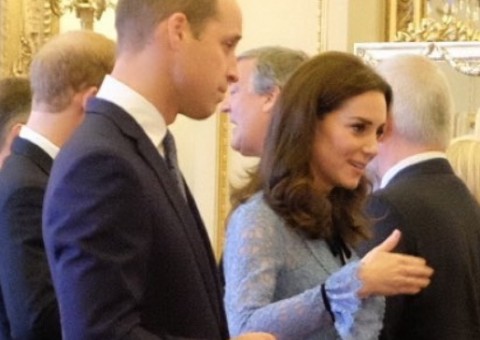 Kate Middleton aparece pela primeira após anunciar nova gestação