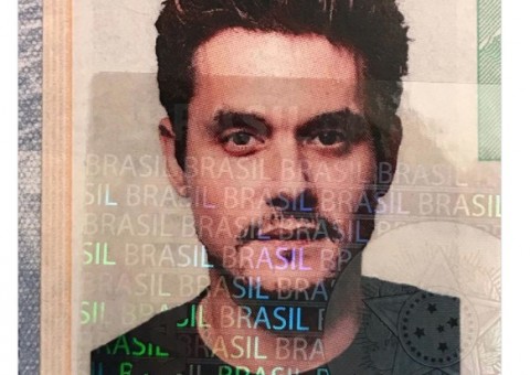  John Mayer começa a seguir atriz brasileira e avisa: 'estou indo para o Brasil'