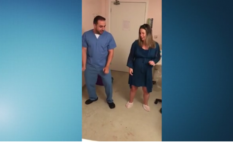 Vídeo mostra grávida e médico dançando 'Paradinha' durante trabalho de parto 