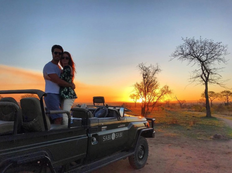 Marina Ruy Barbosa mostra primeiras fotos da lua de mel em safári