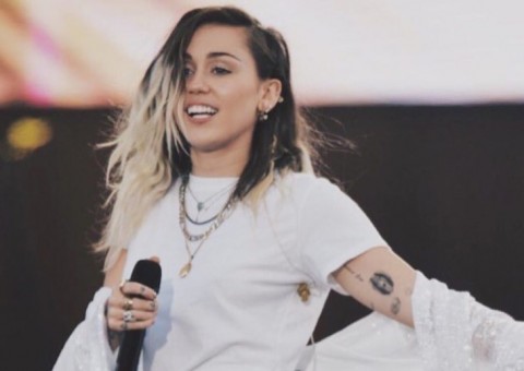 Miley Cyrus revela que estava drogada em clipe