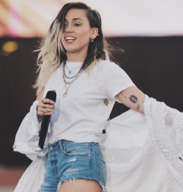 Miley Cyrus revela que estava drogada em clipe