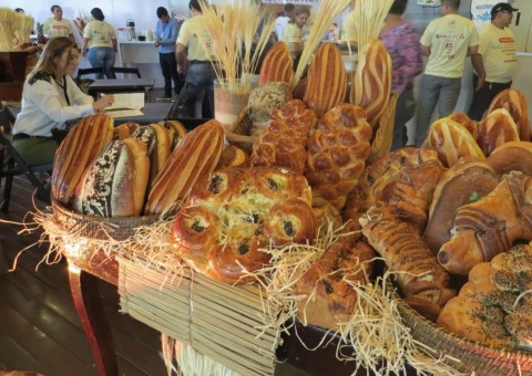 De graça, 50 mil pães serão distribuídos em shopping de Manaus