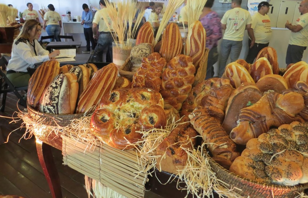 De graça, 50 mil pães serão distribuídos em shopping de Manaus