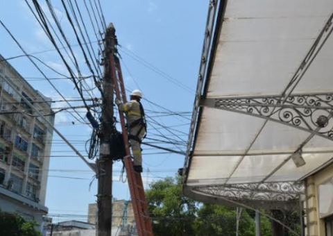 30 'gatos' de energia são flagrados no Centro de Manaus