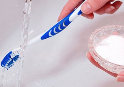 Conheça dica para branquear os dentes naturalmente 