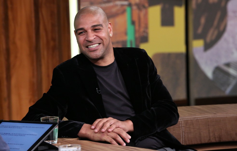 Em entrevista polêmica, Adriano Imperador declara que deu presente a traficante do Rio