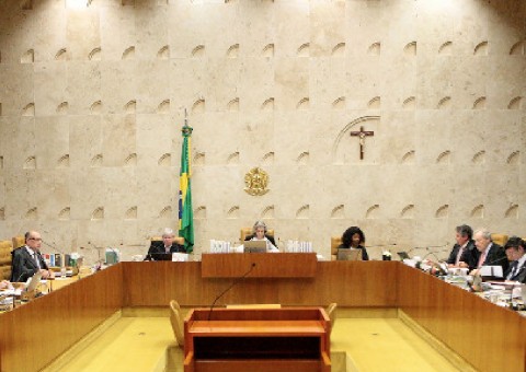 Supremo decide que Congresso tem de avalizar afastamento de parlamentares
