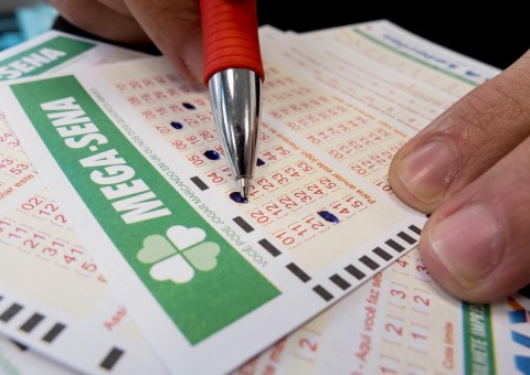 Mega-Sena acumula e pode pagar R$ 6 milhões no sábado