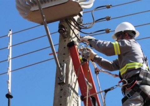 Bairros de Manaus sofrem apagão nesta quarta-feira