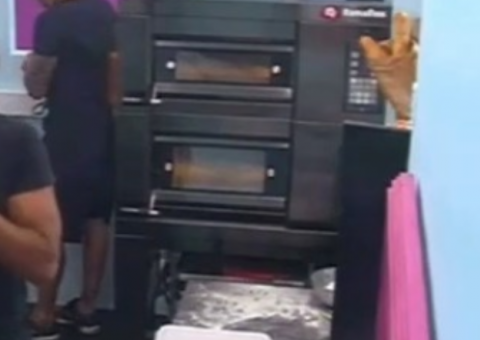  Em reality show, cozinheiro faz algo nojento ao preparar pizza e internet não perdoa