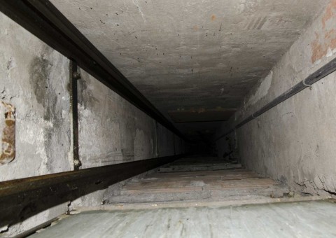 Idoso cai em escavação profunda e só é resgatado após 4 dias