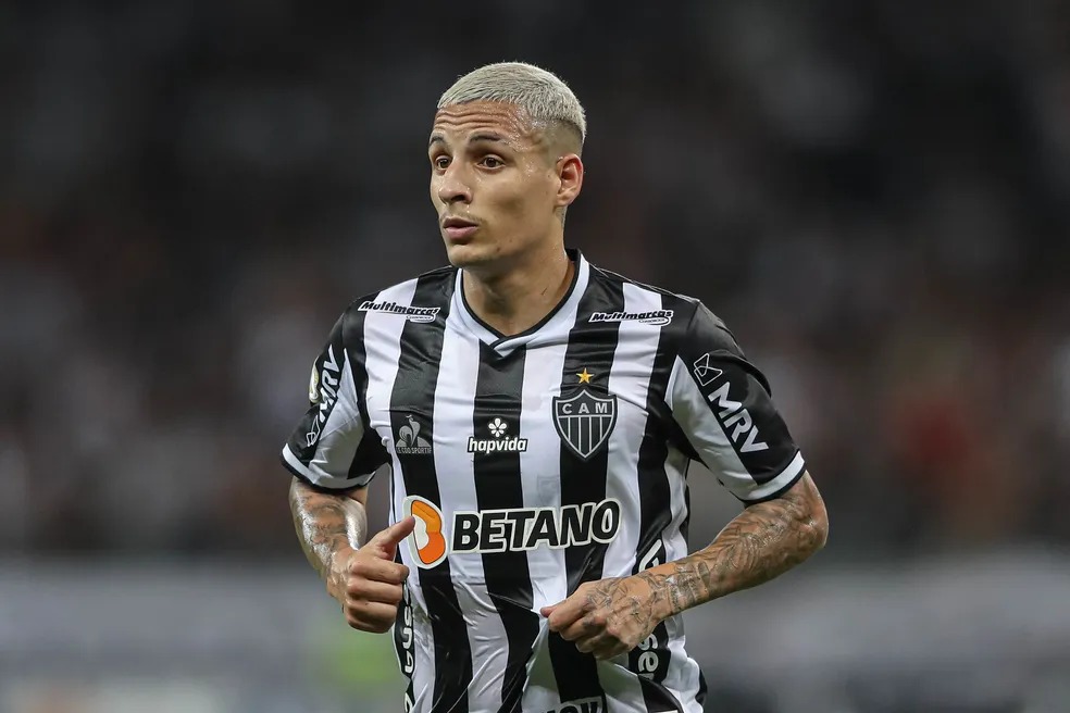 Lateral do Atlético-MG sofre acidente doméstico após título