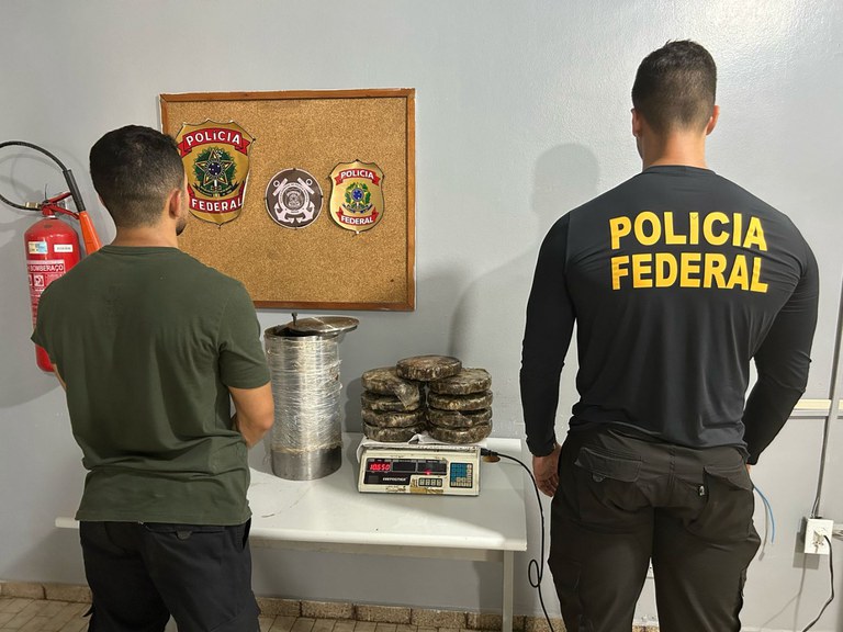 PF prende homem com 10 kg de cocaína dentro de lancha em Tabatinga