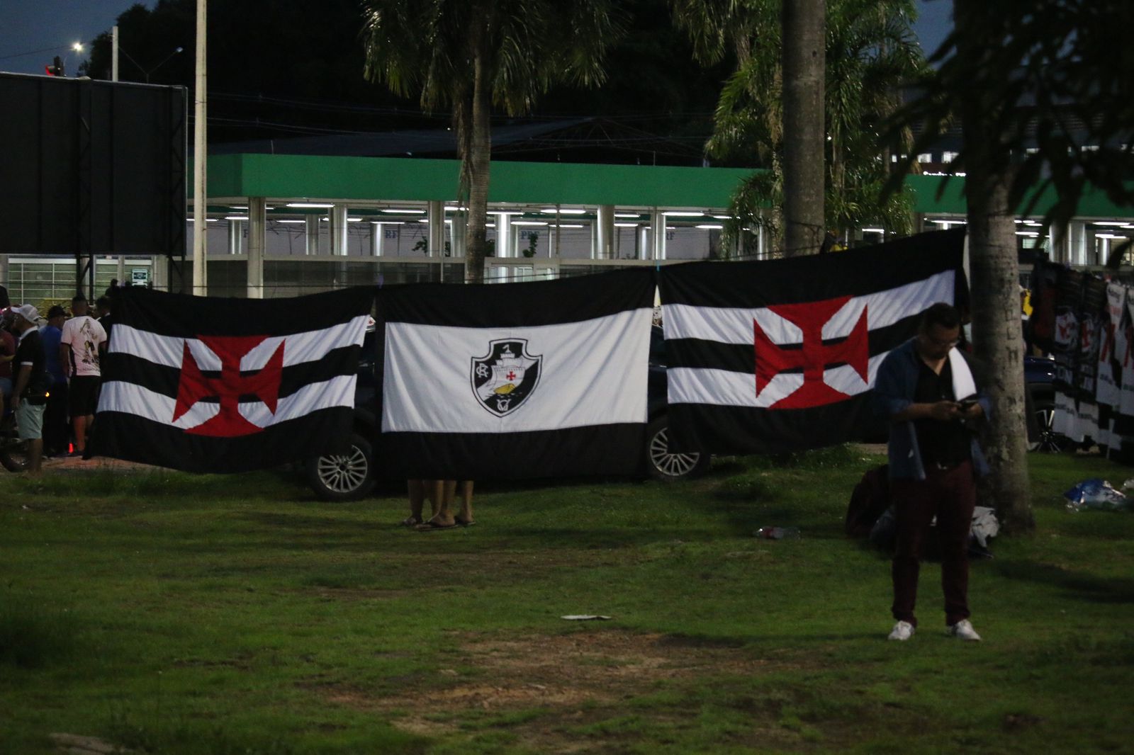 Jogo do Vasco em Manaus movimenta comércio no entorno da Arena