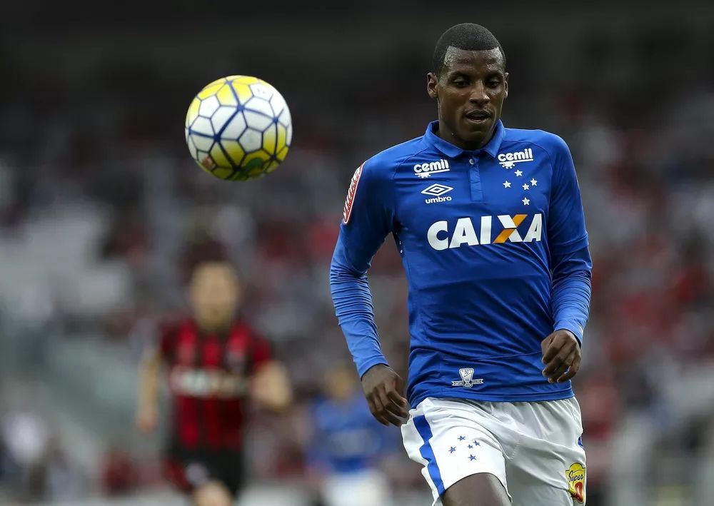 Amazonas FC anuncia volante campeão brasileiro para 2025