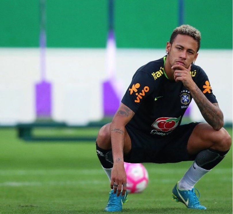 Neymar denuncia homem que se passava por ele mandando mensagens 