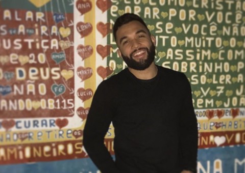 Ex de Fontenele, Jonathan Costa é agredido durante show e mostra tudo em vídeo