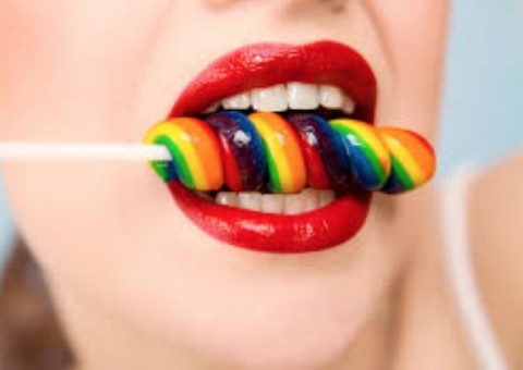 Noiva é fotografada fazendo sexo oral e bispo cancela casamentos 