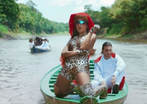  Anitta fala sobre experiência de clipe no Amazonas: 'senti uma coisa tão louca'