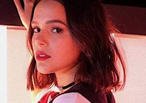 Bruna Marquezine treme bumbum ao som de funk em festa de Anitta