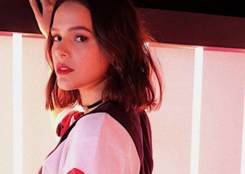 Bruna Marquezine treme bumbum ao som de funk em festa de Anitta