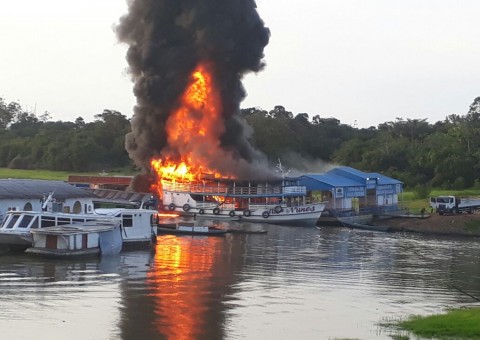 Explosão de embarcações deixa cinco pessoas gravemente feridas no Amazonas 