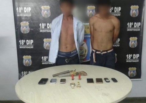 Dupla é presa após assaltar ônibus e trocar tiros com a polícia em Manaus