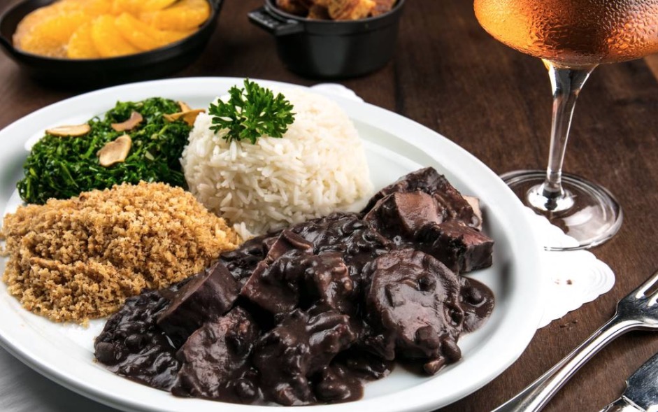 Manifesta LGBT+ realiza feijoada em prol de casa de acolhimento