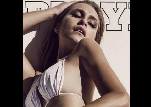 Carla Diaz coloca corpão para jogo em ensaio de biquíni