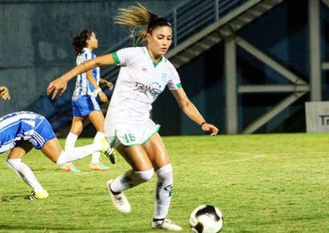 Jogadora do Hulk da Amazônia conhece a mãe pela primeira vez