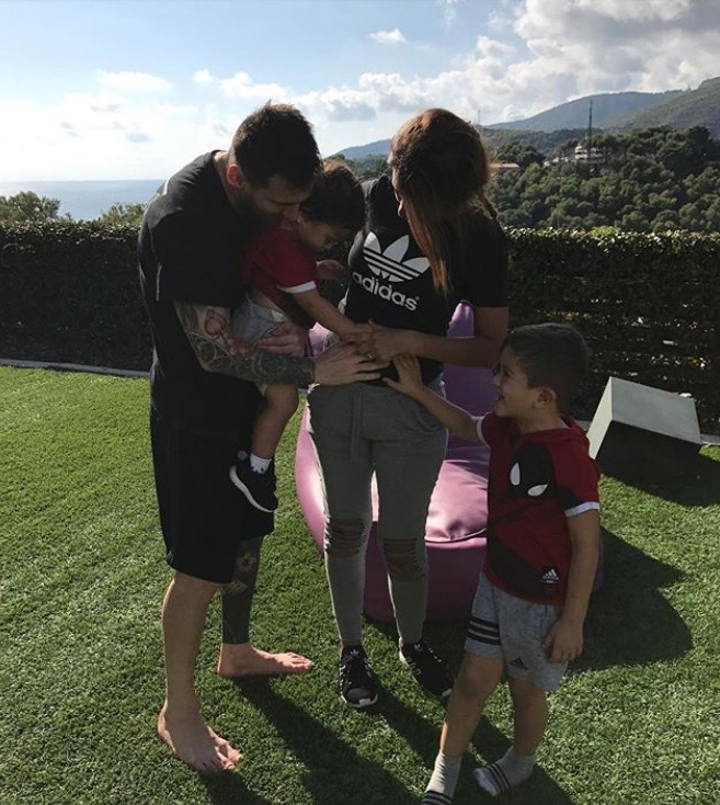   Com foto de barriguinha, Messi e esposa confirmam que serão pais pela terceira vez