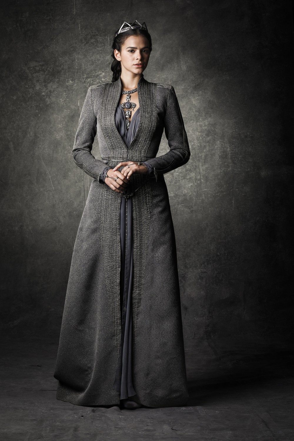 Bruna Marquezine aparece poderosíssima como princesa vilã para nova novela