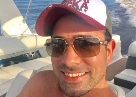 Ex-vocalista da banda 'Tô à Toa' desaparece após cair de lancha em Manaus