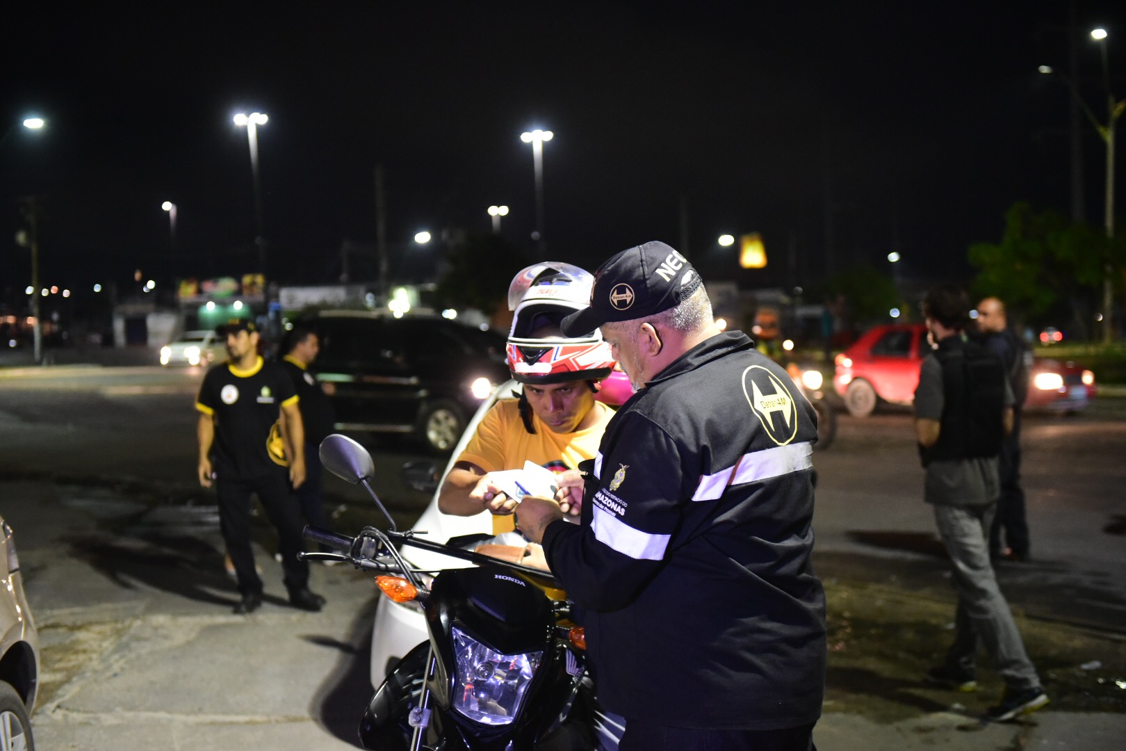 Sistema de Segurança fecha bares e apreende veículos durante operação na zona Norte de Manaus