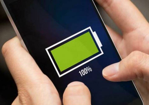 Bateria feita com asfalto pode carregar celulares com muito mais rapidez