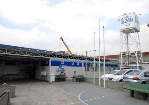 Bandidos sequestram médico na UPA da Maré para socorrer traficante baleado 